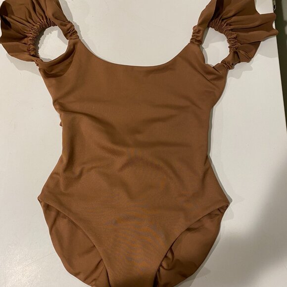 Londre - Ruffle Shoulder One Piece - Picture 2 of 10